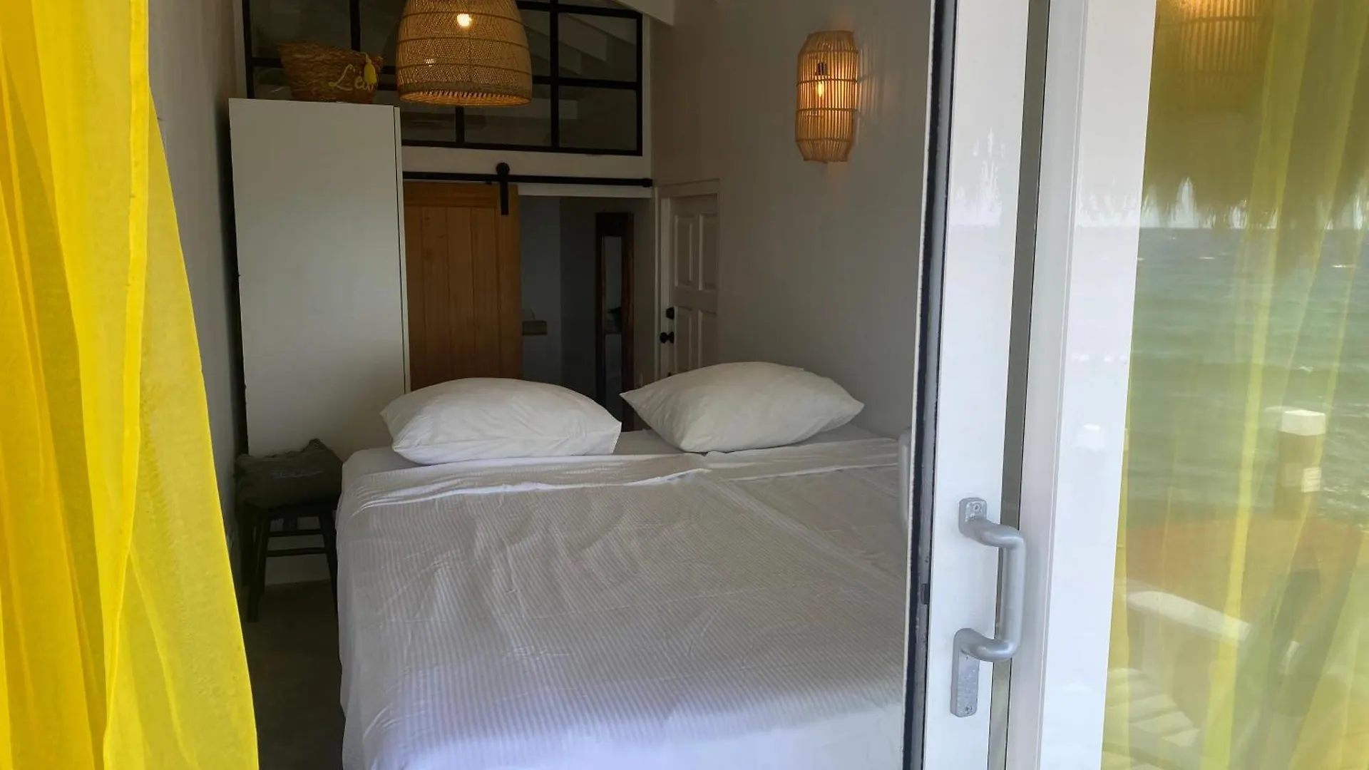 Beach House Pietermaai In Historic Pietermaai District Willemstad